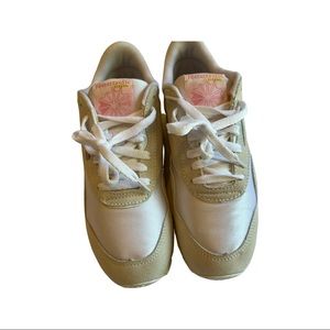 Reebok Classic  Leather and Suede nude and white sneakers
